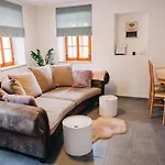 Stekner House Apartma *